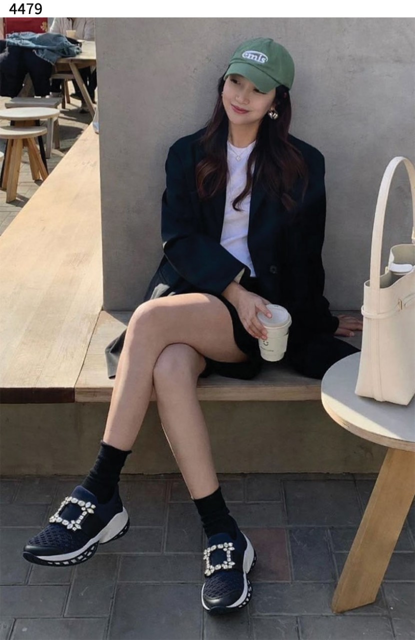 #로저비비애 [Rogervivier] 수입프리미엄급 비브 런 스트라스 버클 스니커즈 신상 입고💢 #태그 #신발 #4479