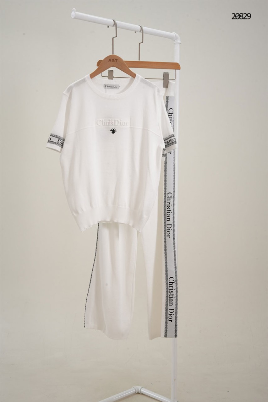 🔆 [DIOR] 크리스찬 디올 여성 레터링 라인 반팔 니트 티셔츠 & 레터링 라인 니트 팬츠 셋업 🔆