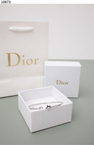 #디올 [Christian Dior] 디올 별 실버 뱅글 팔찌 신상입고💢 #팔찌 #10673