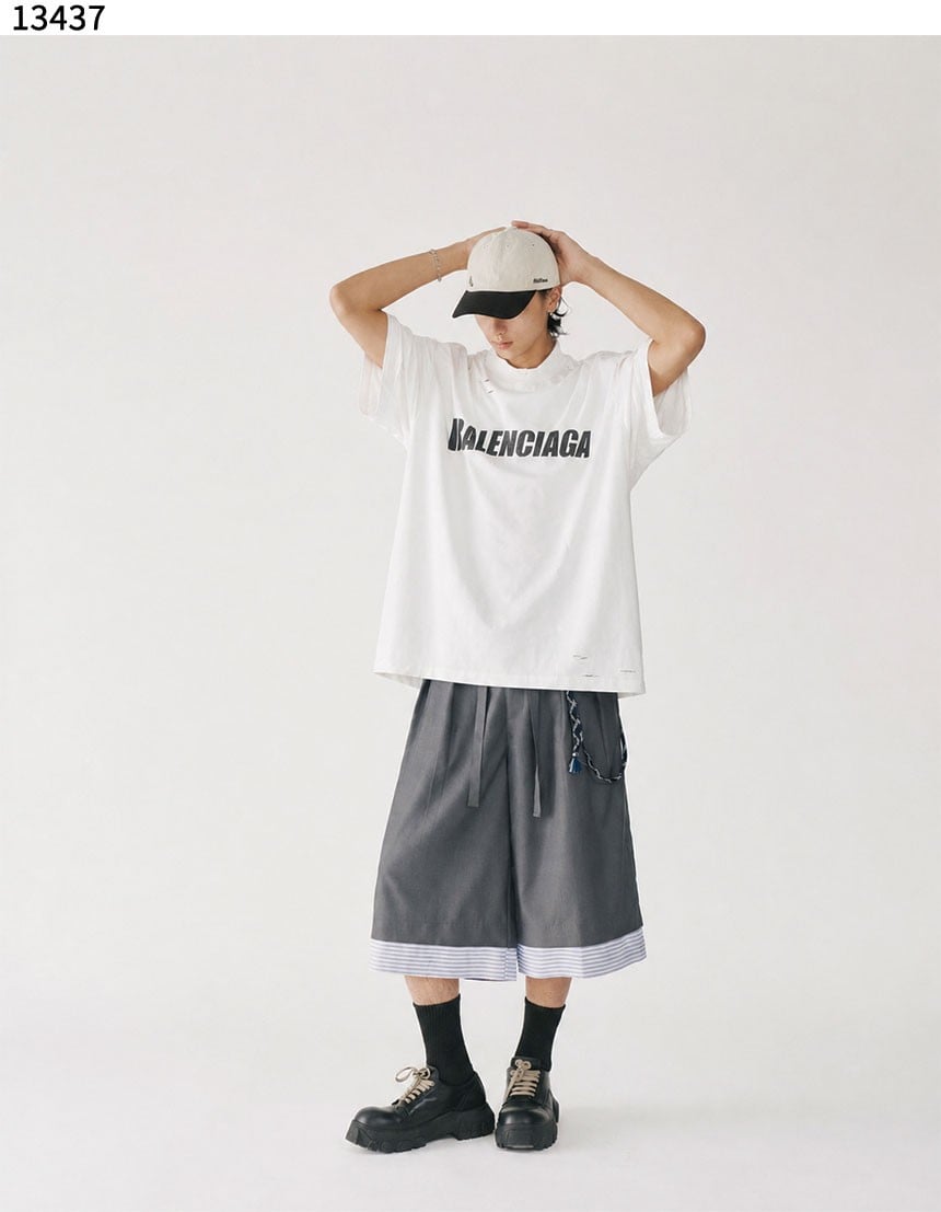 #발렌시아가 [BALENCIAGA]  Destroyed Hole Short Sleeve T-shirt 신상입고💢 #상의 #티셔츠 #13437